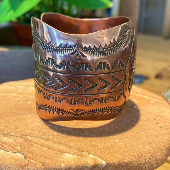 VINTAGE ‼️ NAVAJO SIGNED LARGE COPPER CUFF‼️ - Picture 4 of 13